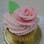 3 CV Cupcake con rosa1
