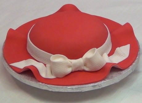 Torta decorada como sombrero para dama - Club de Reposteria