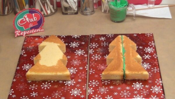 Dos pinos navidad de una torta rectangular